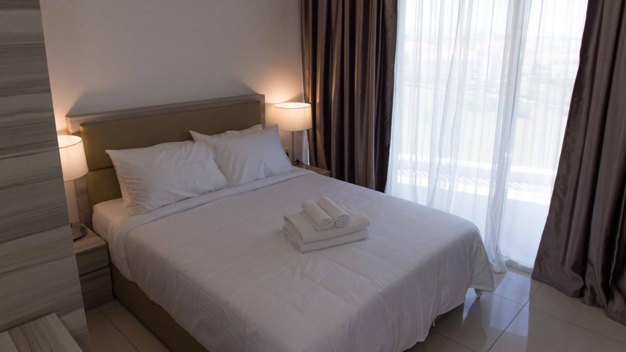 เอนคอร์ป มารีนา สวีท บาย ไอโคนิค บลิส Hotel นุสาจายา ภายนอก รูปภาพ
